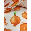 mintás darázs anyag /50cm széles /hagymák (legnagyobb 7cm) /fehér