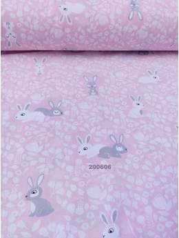 mintás pamutvászon /nyuszi ül a fűben (ülő 3,9cm*6,7cm)/ rózsaszín