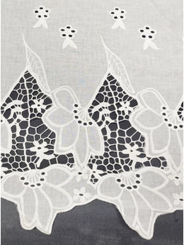 bordűrös madeira anyag /virágok csipkével (legnagyobb virág fej 14cm×11cm) /fehér
