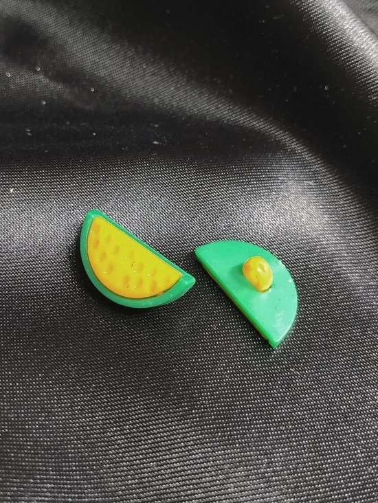 dekorációs műanyag gomb /dinnye (3.6x1.3cm) /sárga