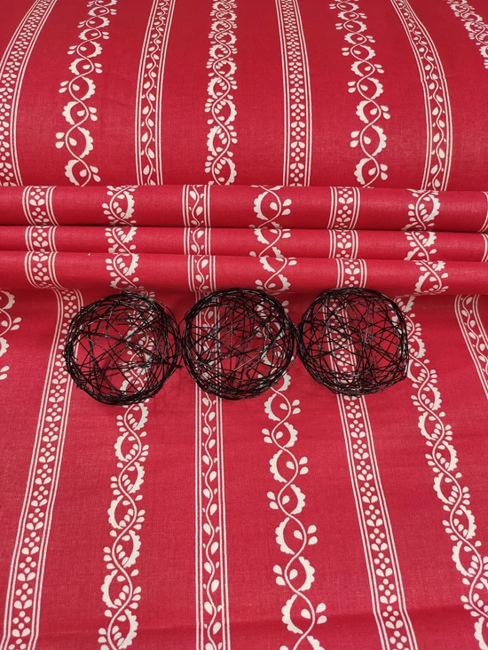 mintás pamutvászon /népi motívumos sorminták (levél mintás sáv 1.5cm) /piros