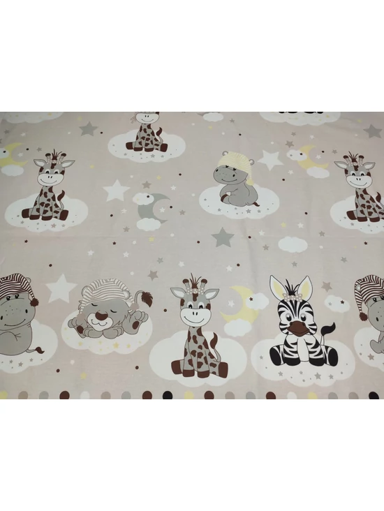 mintás pamutvászon /bordűrös /bébi állatok a fellegekben (felhőn ülő zsiráf 16cm×19.4cm) /világos drapp