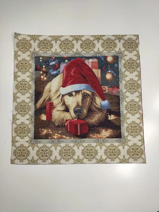 párna panel /kutya ajándékkal arany (belső keret 31cm*31cm) /ekrü