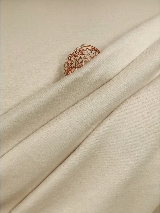 egyszínű warmkeeper /szőrös szabadidő anyag /bézs