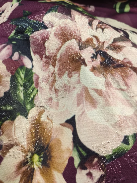 lurex szállal szőtt jacquard szövet /nagy virágok levelekkel (legnagyobb virág feje 12cm×12cm) /burgundi