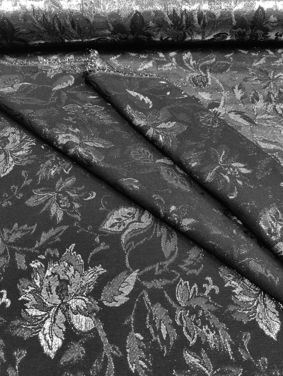 lurex szállal szőtt jacquard szövet /nagy virágok levelekkel (legnagyobb virág 10.5cm×9cm) /fekete-ezüst