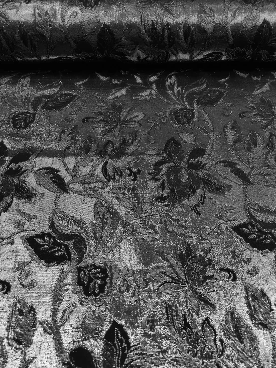 lurex szállal szőtt jacquard szövet /nagy virágok levelekkel (legnagyobb virág 10.5cm×9cm) /fekete-ezüst