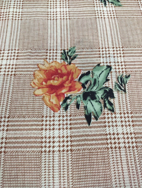 mintás flokon /tyúkláb minta rózsával (egy rózsa szárral 9cm×7cm) /barna-fehér