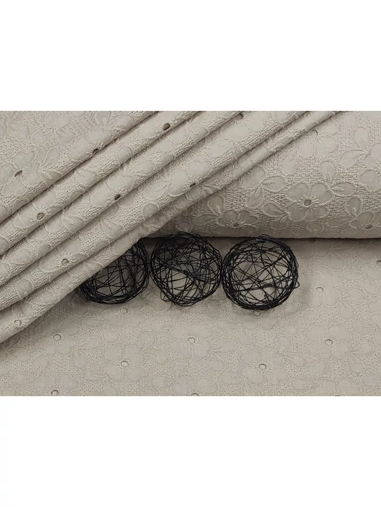 madeira anyag /virágok levelekkel (4 levelű virág 7.2cm×4cm) /bézs
