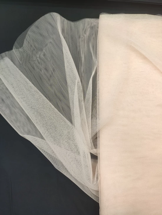 kemény tüll /140cm széles