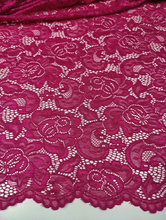 elasztikus bordűrős csipke /nagy virágok levelekkel (virág feje 11cm×8.5cm) /fuxia