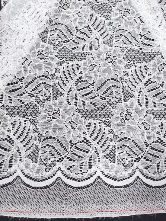 fix csipke /virágos-leveles (2 virág feje együtt 6.5cm×5.5cm) /fehér