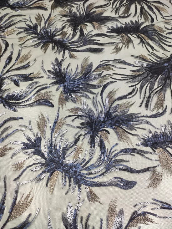 flitteres mintás tüll /kék-drapp virágok (egy virág 13cm×15cm) /fekete