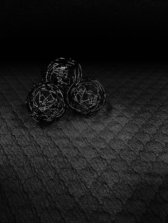 kötött hatású anyag /absztrakt mintás (minta 2.5cm×2cm) /fekete