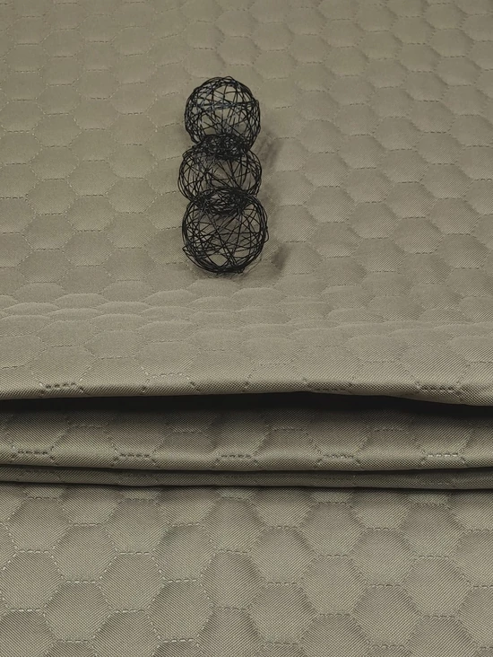 steppelt anyag /vízlepergetős /méhsejt mintás (méhsejt 3,4cm×3,4cm) /taupe