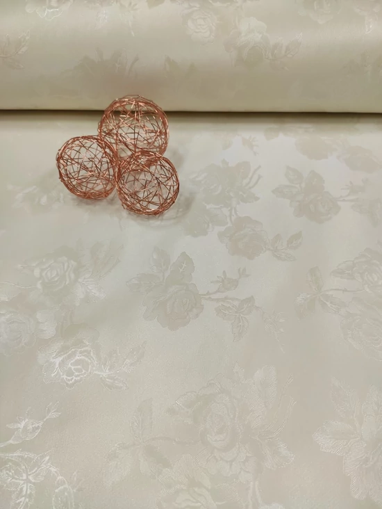 viaszos vászon /domború rózsa mintás (3 rózsa együtt 11.6cm×13.1cm) /krém