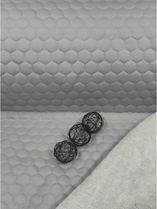 steppelt anyag /vízlepergetős /méhsejt mintás (méhsejt 3,4cm×3,4cm) /ezüstszürke