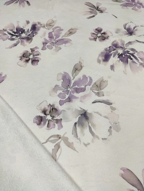 mintás bambusz frottír /festett lila virágok (nagy fehér virágos csokor 24.5cm×16.5cm) /törtfehér