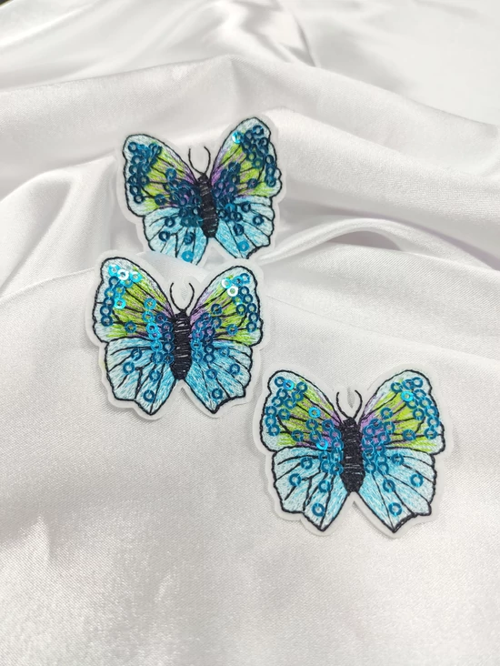 felvasalható flitteres aplikáció /pillangó (4.2cm×4cm) /világos türkizkék