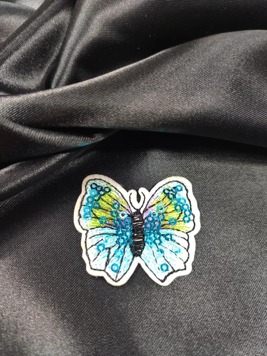 felvasalható flitteres aplikáció /pillangó (4.2cm×4cm) /világos türkizkék