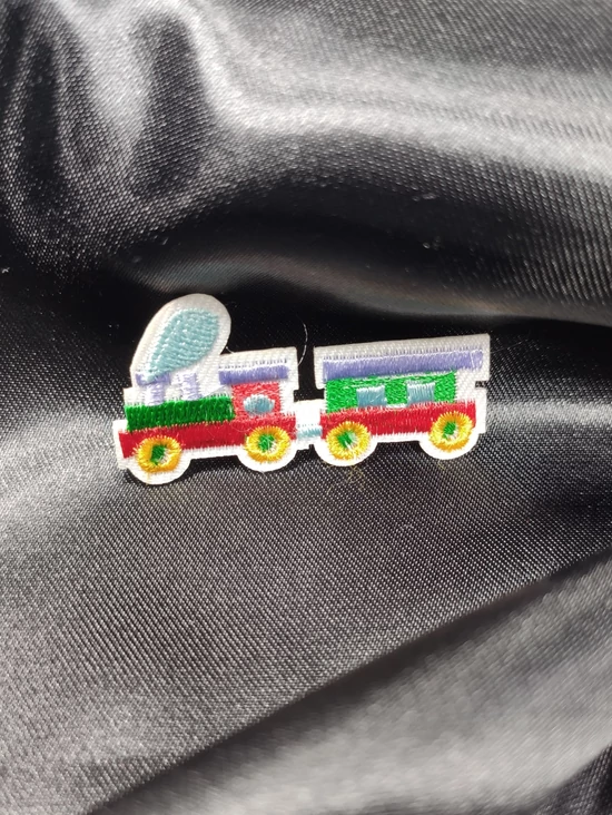 felvasalható aplikáció /színes vonat (5cm×2cm)
