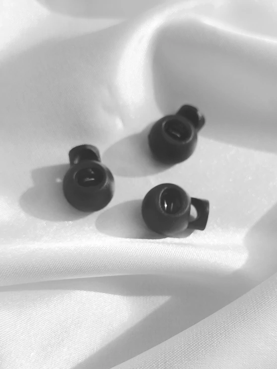 rugós zsinórvég /15mm×18mm /fekete