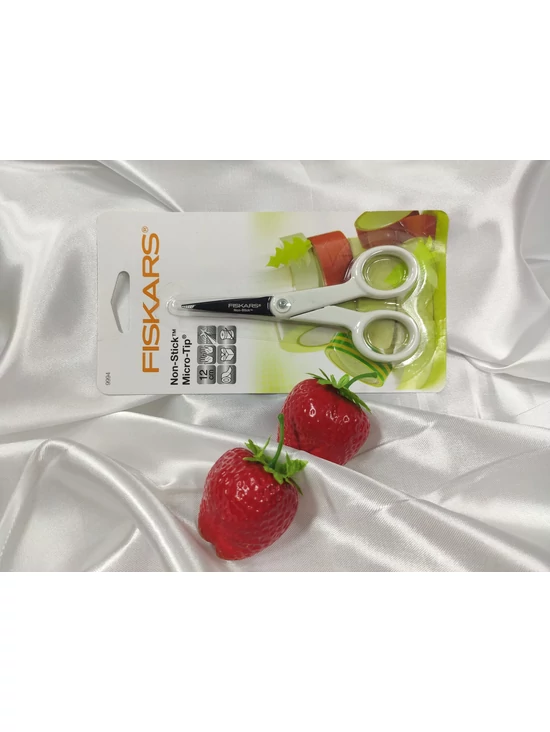 FISKARS tapadásmentes titánium bevonatú varróolló (12cm) /fehér