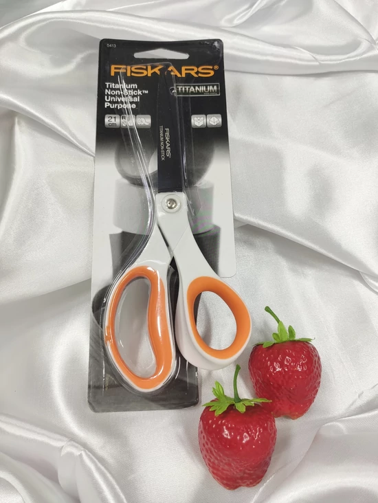 FISKARS tapadásmentes titánium bevonatos olló (21cm) /fehér