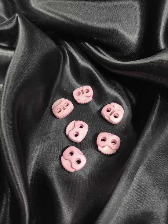 kétlyukú rugós zsinórvég /20mm×20mm /babarózsaszín
