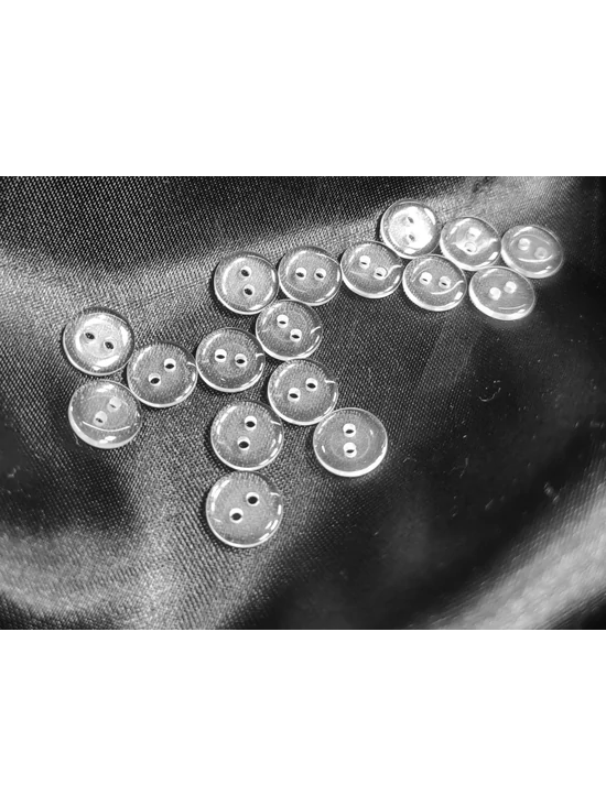 kétlyukú műanyag gomb /10mm /átlátszó