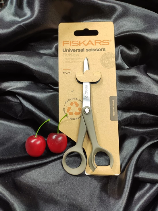 FISKARS Újrahasznosított olló (17cm) /szürke